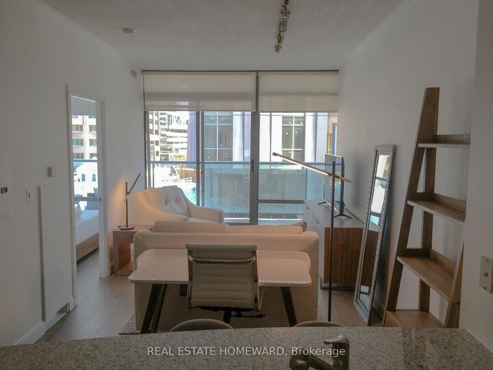 18 Yorkville Avenue 603 — photo 1