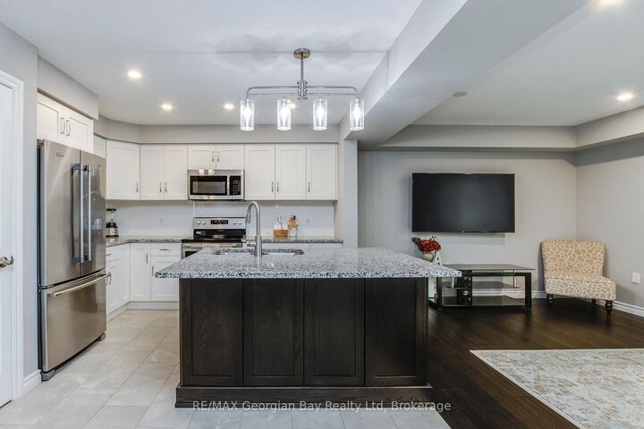 Property Photo: 956 Cook Drive ON L4R 0E4