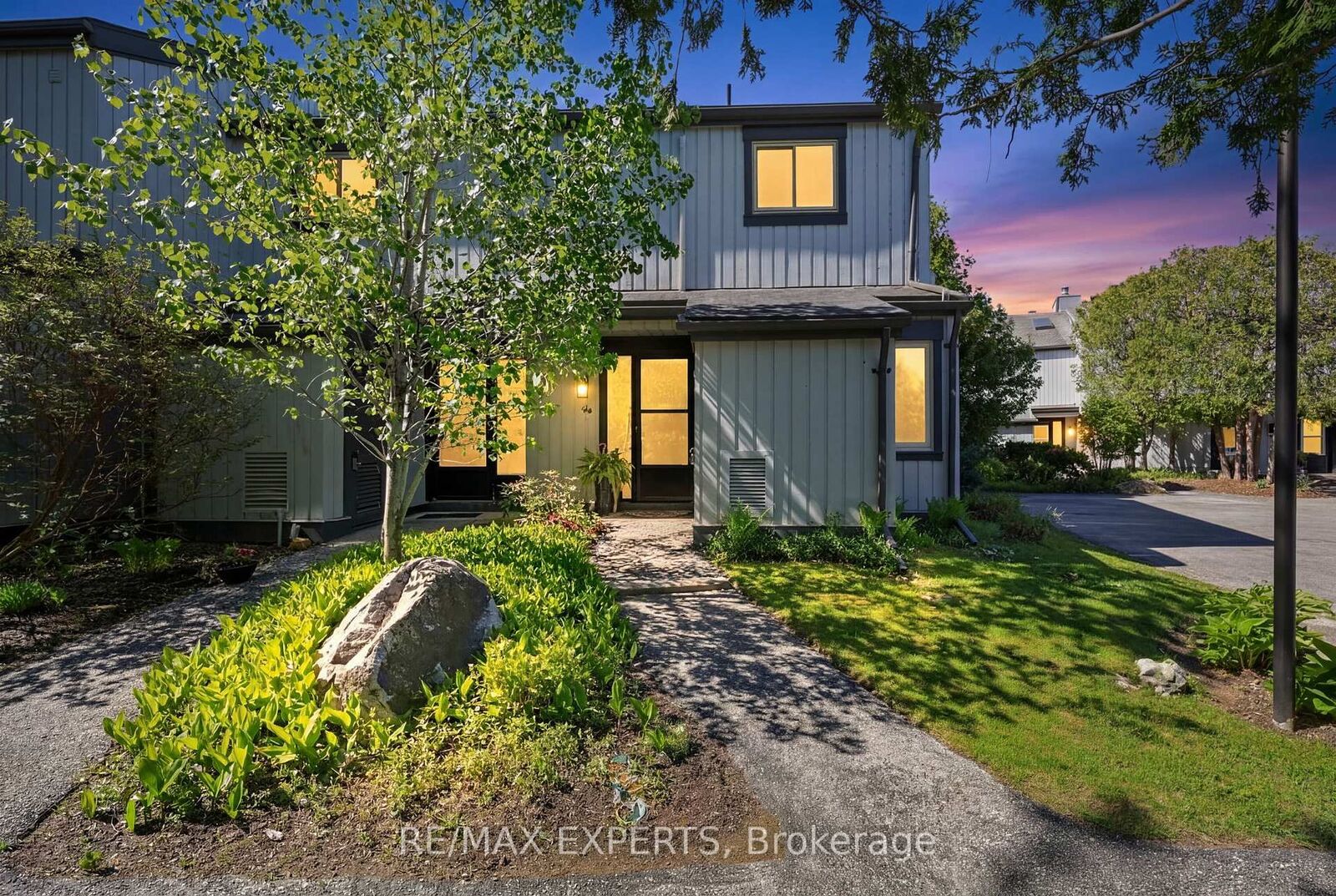 Property Photo: 14 Dawson Drive 416 ON L9Y 5B4