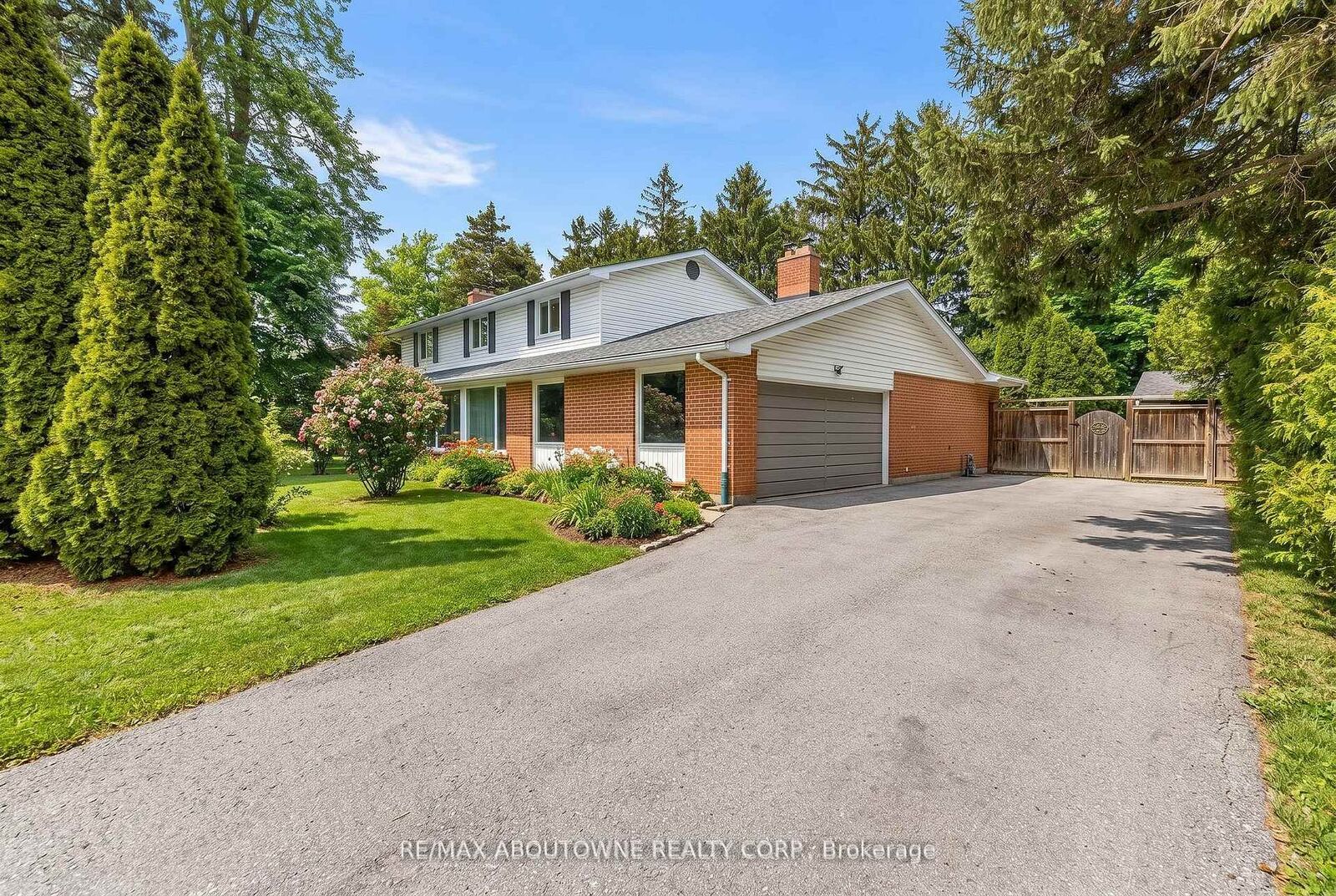 Property Photo: 145 Wolfdale Avenue ON L6L 4R9