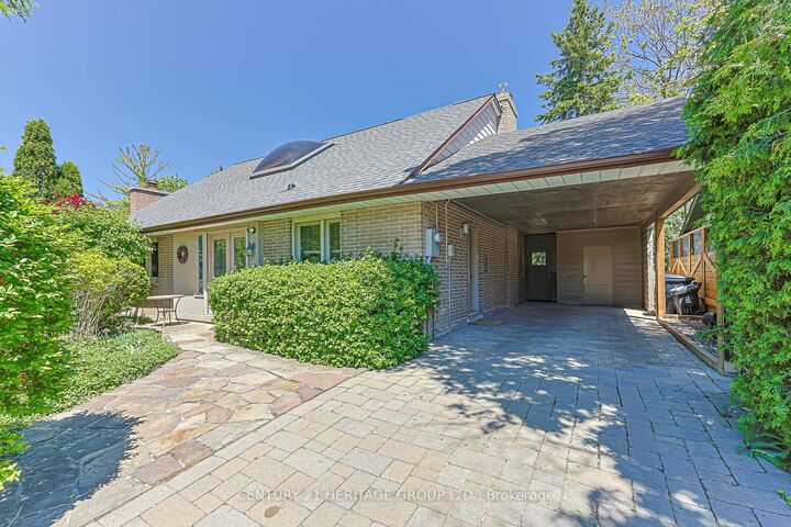 Property Photo: 21 Truxford Road ON M3A 2S5