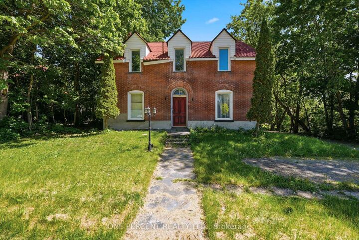 213 St Lawrence Street East Street E — photo 1