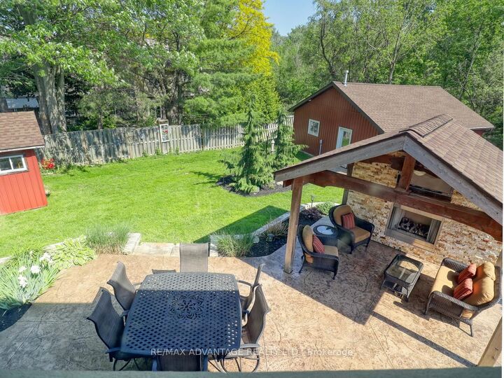 Property Photo: 43 Lynngate Grove ON N6K 3S7