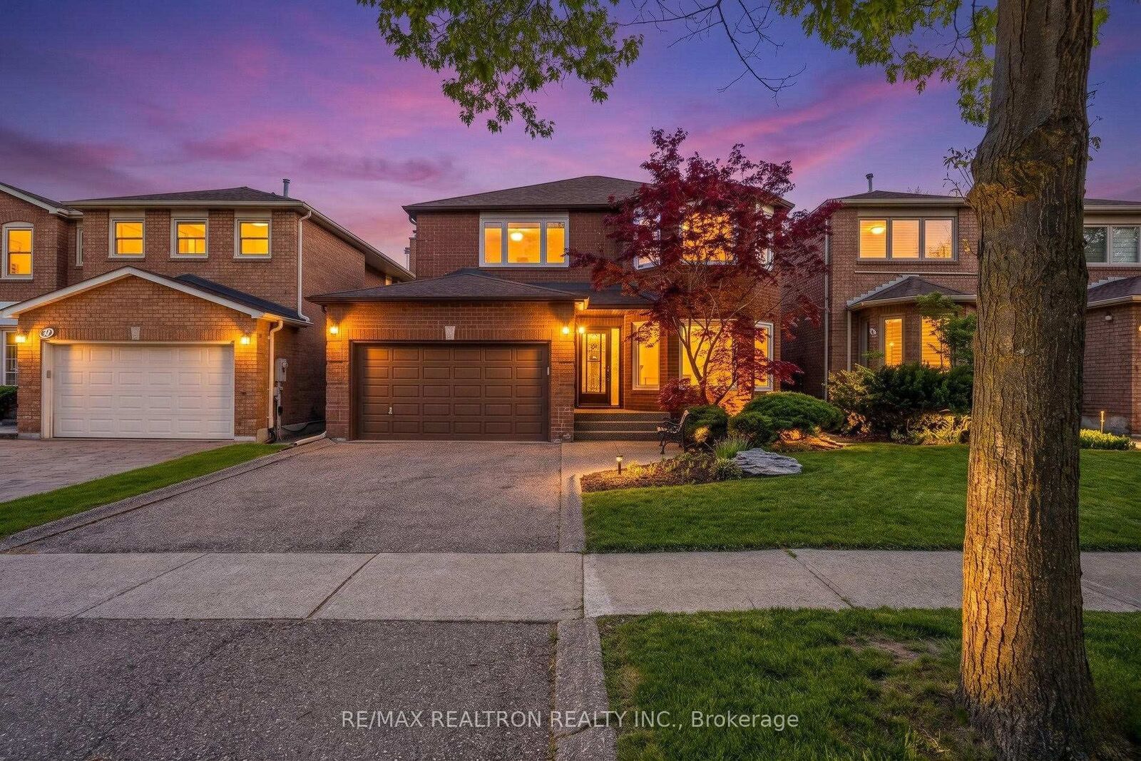 Property Photo: 37 Dundurn Crescent ON L4J 6Z2