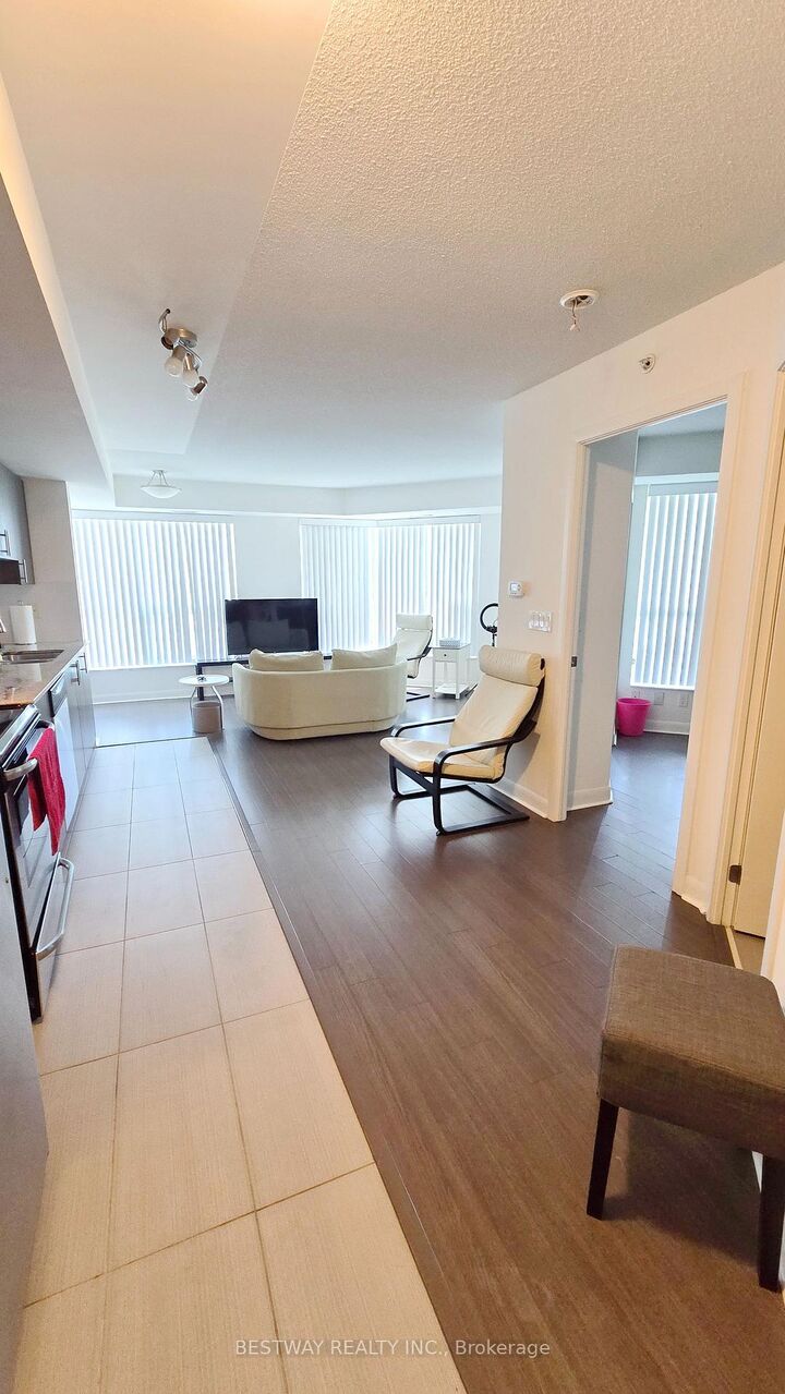 75 Norman Bethune Avenue 208 — photo 1