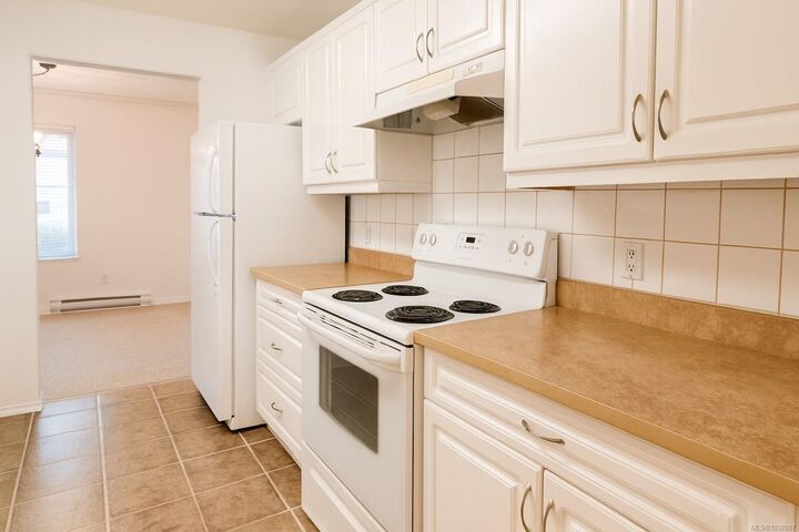Property Photo:  2568 Dingwall St #207  BC V9L 2Y9 