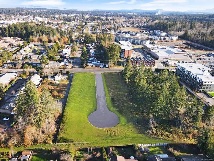Property Photo:  422 Hummingbird Pl  BC V9P 1K1 