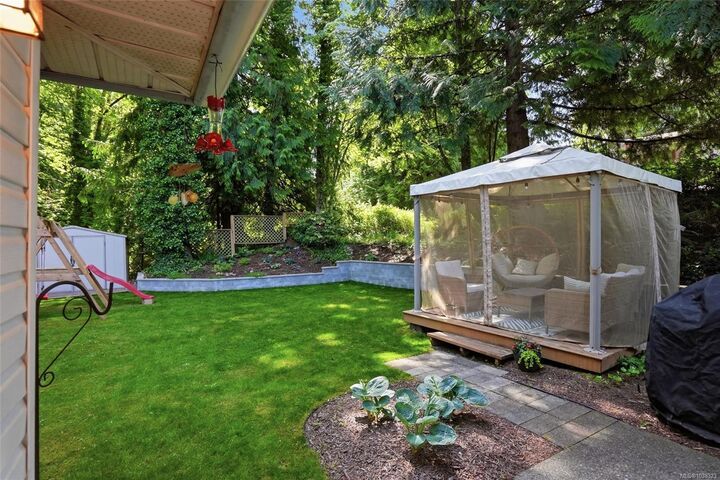 Property Photo: 184 Westwood Rd #B BC V9R 6R8