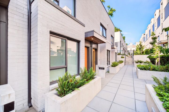 Property Photo: 675 W 30th Avenue BC V5Z 0K4