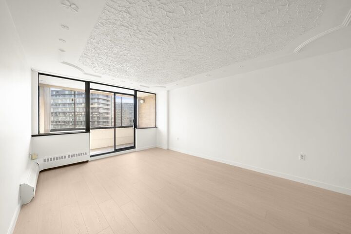 Property Photo:  6651 Minoru Boulevard 1002  BC V6Y 1Z2 
