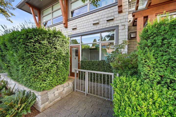 Property Photo:  