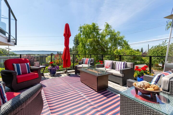 Property Photo: 912 Keil Street BC V4B 4V7