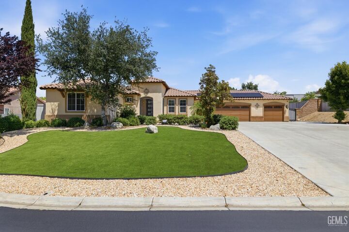 Property Photo:  13502 Tuscany Villas Drive  CA 93306 