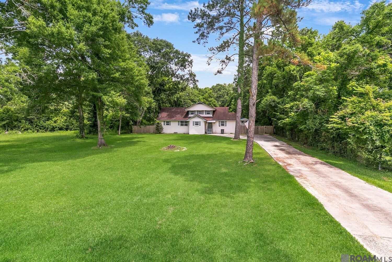 Property Photo:  8227 Oak View Dr  LA 70814 