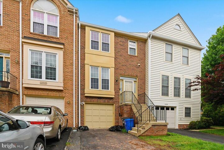 Property Photo:  13937 Middle Creek Place  VA 20121 