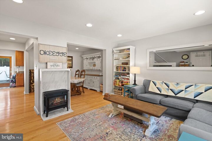 Property Photo:  8573 Tyrolean Way  VA 22153 