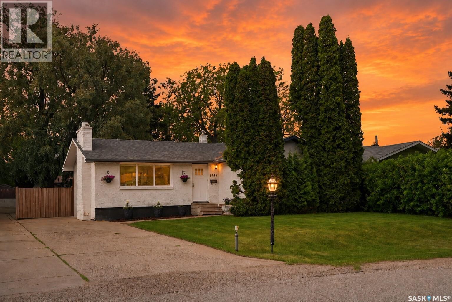 Property Photo:  3345 Mountbatten Street  SK S7M 3T8 