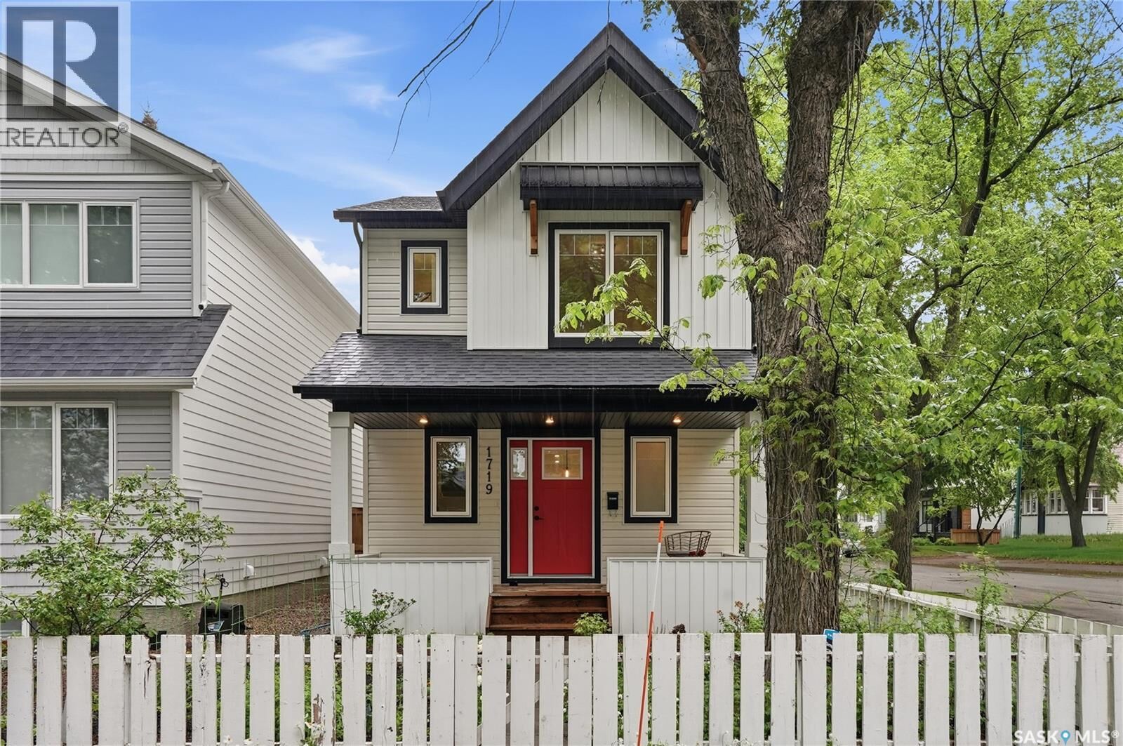 Property Photo:  1719 Lorne Avenue  SK S7H 1Y3 