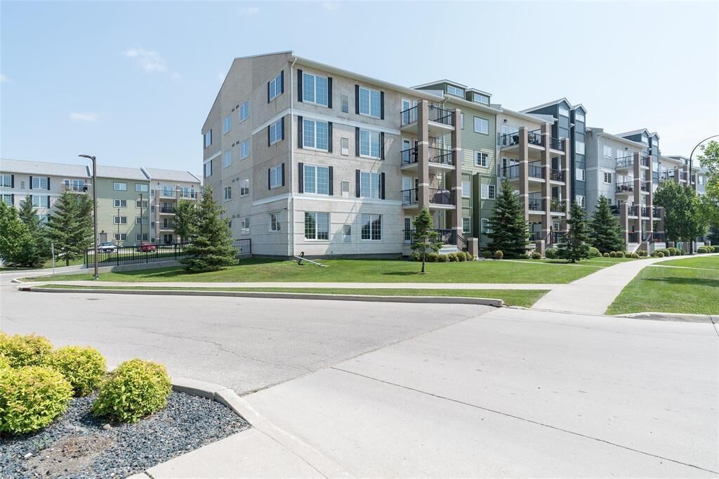 Property Photo:  25 Bridgeland Drive North  MB R3Y 0K5 