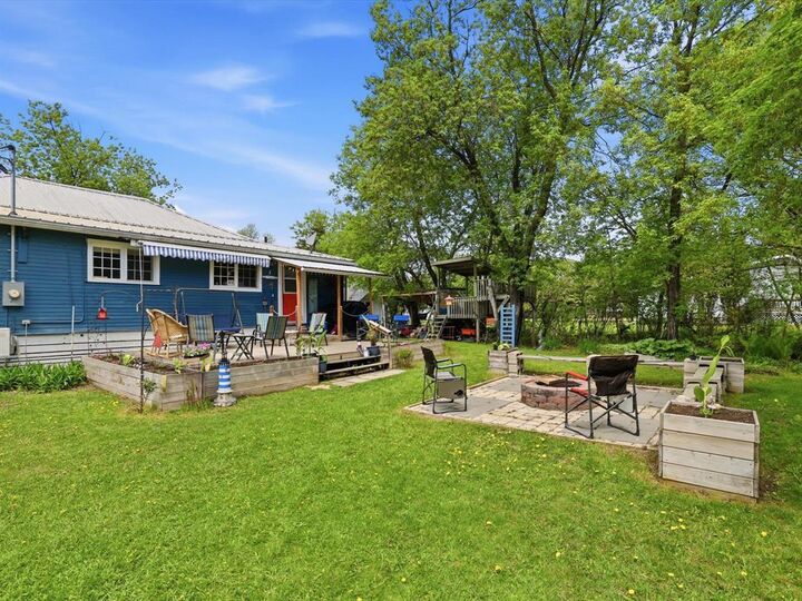 Property Photo:  1 Loni Street  MB R0C 1B0 