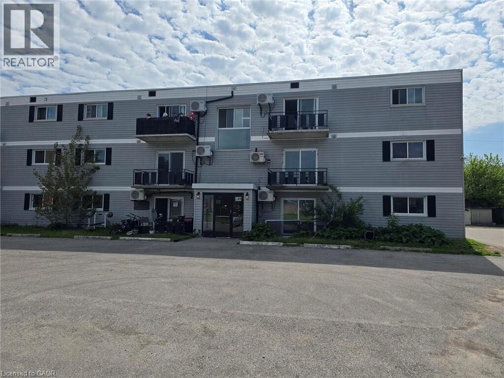 Property Photo:  14 Holland Street  ON N5R 4S2 