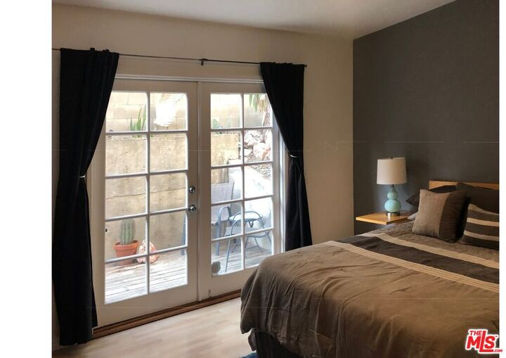 Property Photo:  1145 Larrabee St  CA 90069 