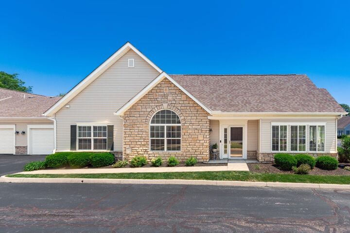 Property Photo:  4876 Ashleigh Drive  OH 43016 