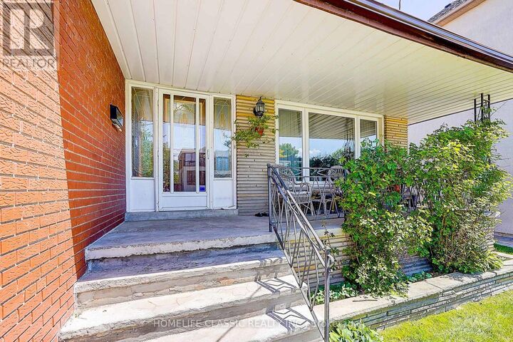 Property Photo:  69 Elm Avenue  ON L4C 6K8 