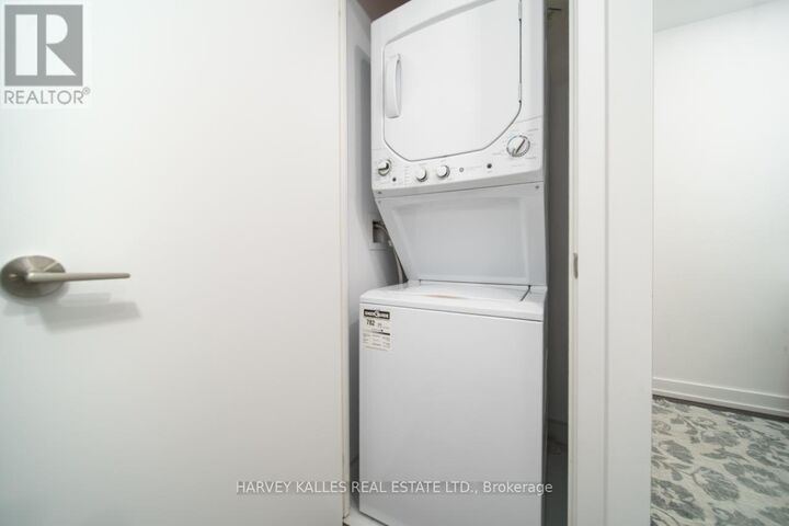 Property Photo: 33 Helendale Avenue 2607 ON M4R 1C5
