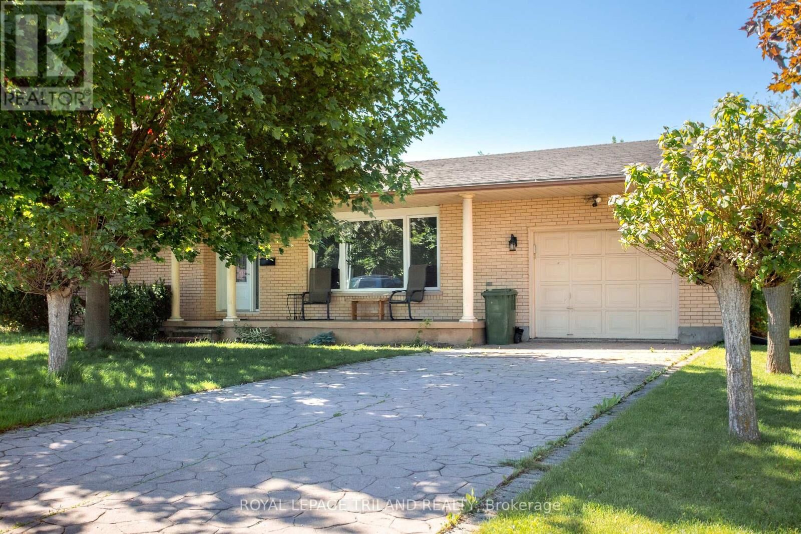 Property Photo: 8 Croatia Court ON N5R 5P6