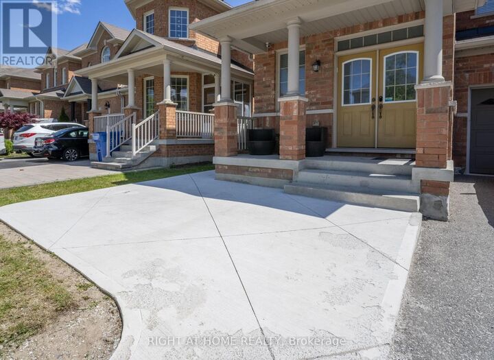Photo de la propriété:  136 Durhamview Crescent  ON L4A 1H4 