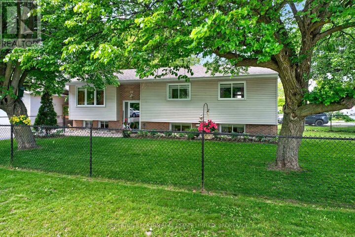 Property Photo:  90 Ann Street  ON K7G 1Z3 