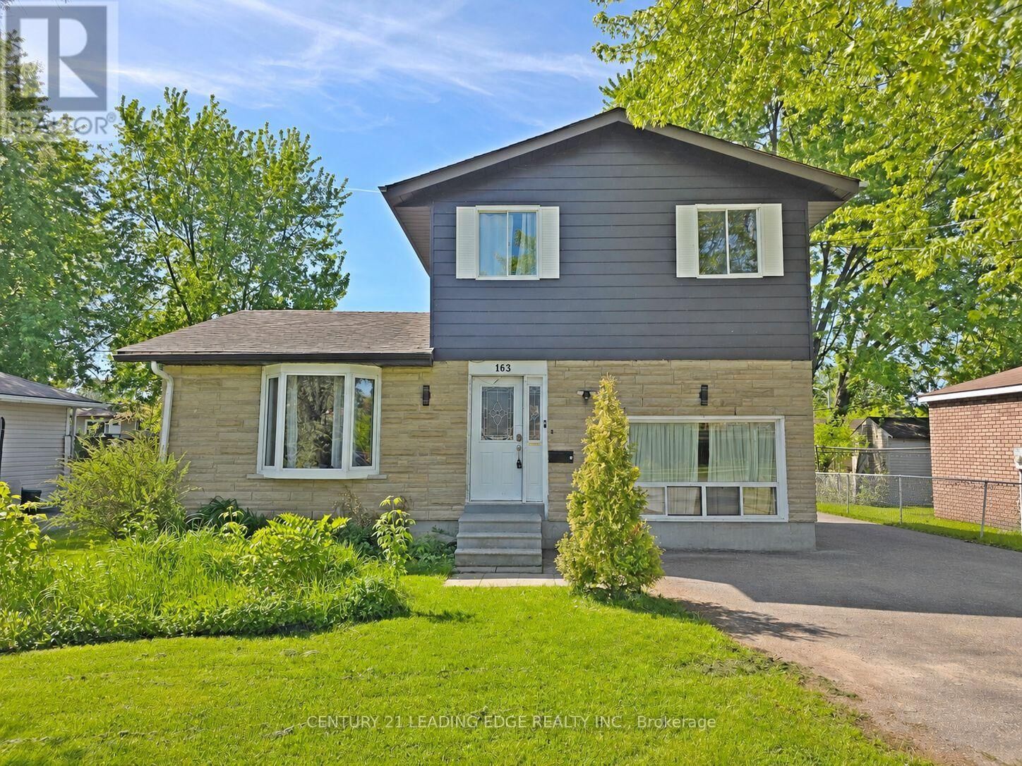 Property Photo:  163 Gwendolyn Boulevard  ON L4P 2K1 