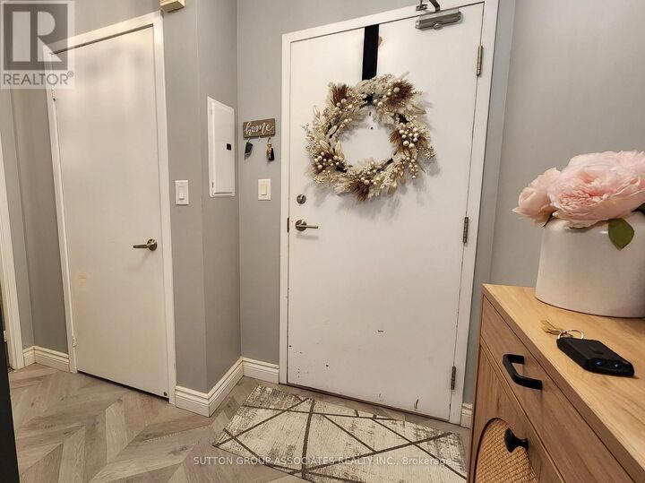 Property Photo:  4K Spadina Avenue 1012  ON M5V 3Y9 