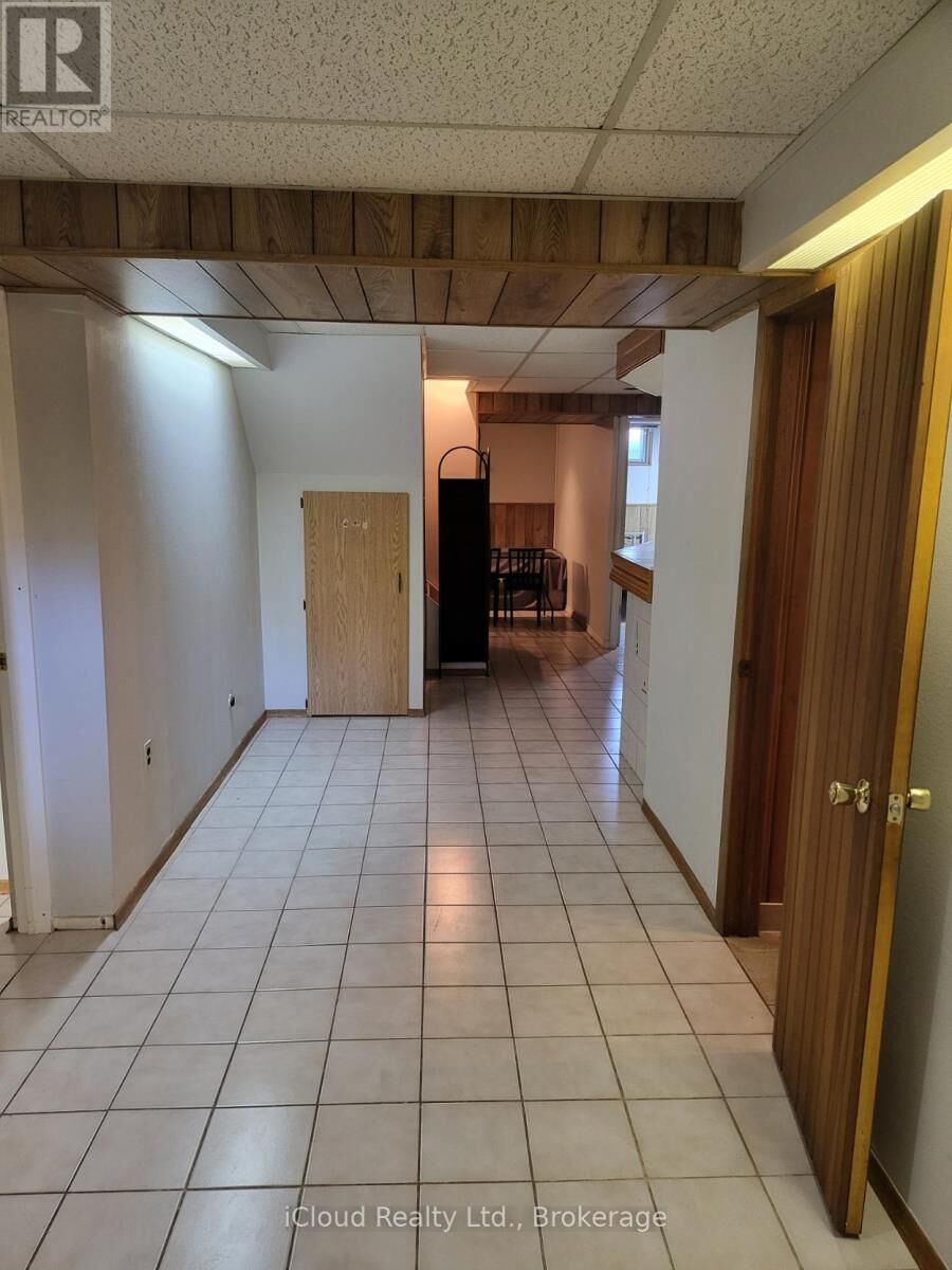 Property Photo: 2498 Privet Cres Crescent ON L5B 2S4
