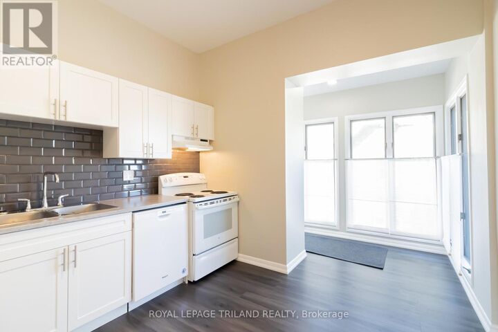 Property Photo:  