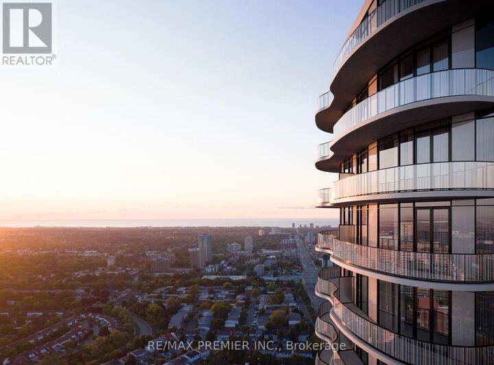 Property Photo:  1 Fairview Road East 2207  ON L5A 4C6 