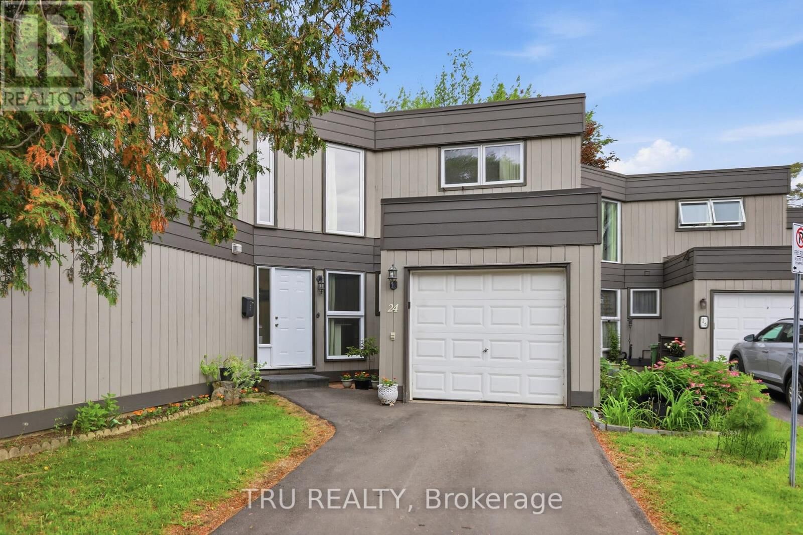 Property Photo:  24 Compata Way 37  ON K1B 4W9 