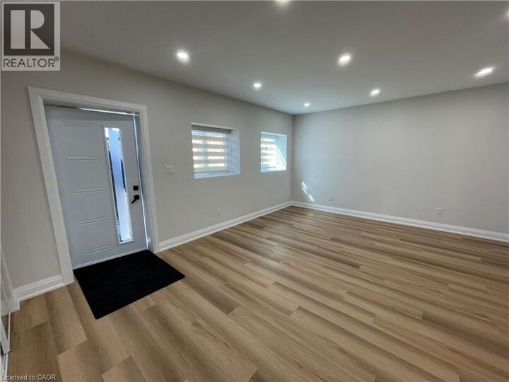 Property Photo:  5 South Drive 4  ON N2M 4B4 