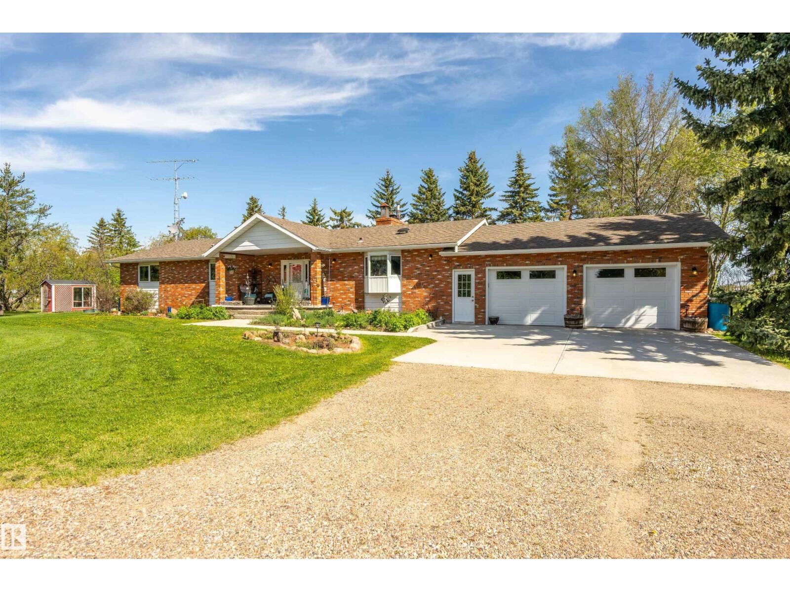 Photo de la propriété:  44532 Twp Rd 613  AB T9N 2G3 