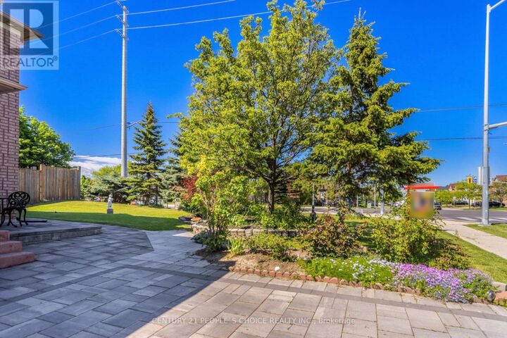 Property Photo:  753 Envoy Drive  ON L5W 1H3 
