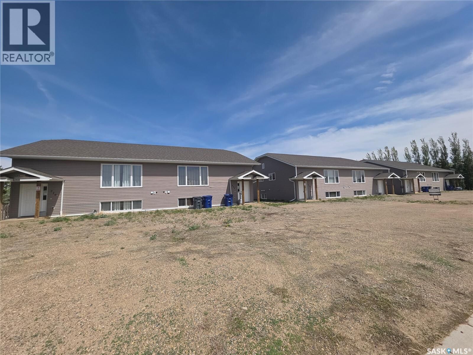 Photo de la propriété:  712 713 714 716 Columbia Avenue  SK S0L 1R0 