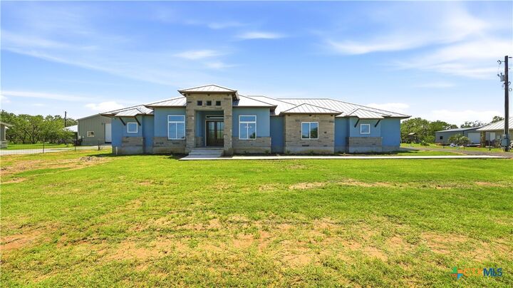 Property Photo:  731 County Road 356  TX 78101 