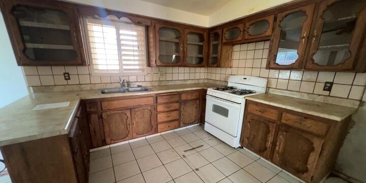 Property Photo:  1152 E Drummond Avenue  CA 93706 