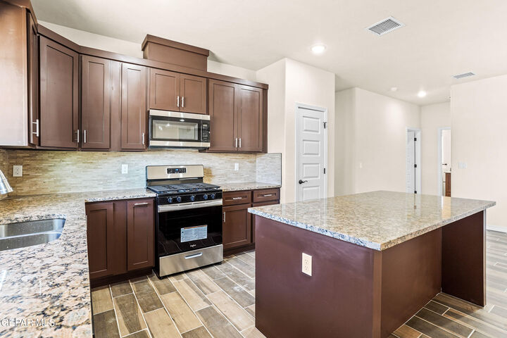 Property Photo: 871 Country Club Road 4D TX 79932