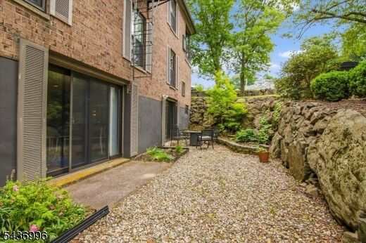 Property Photo:  181 Long Hill Road Bldg 5-13  NJ 07424 