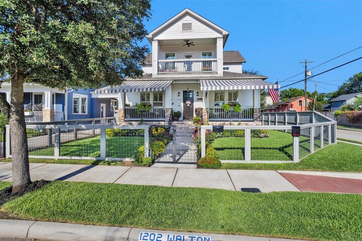 Property Photo:  1202 Walton Street  TX 77009 