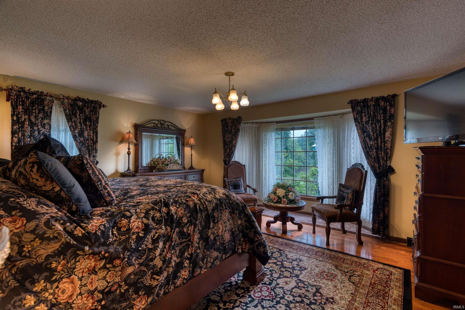Property Photo:  2000 Greenbrier Drive  IN 47620 