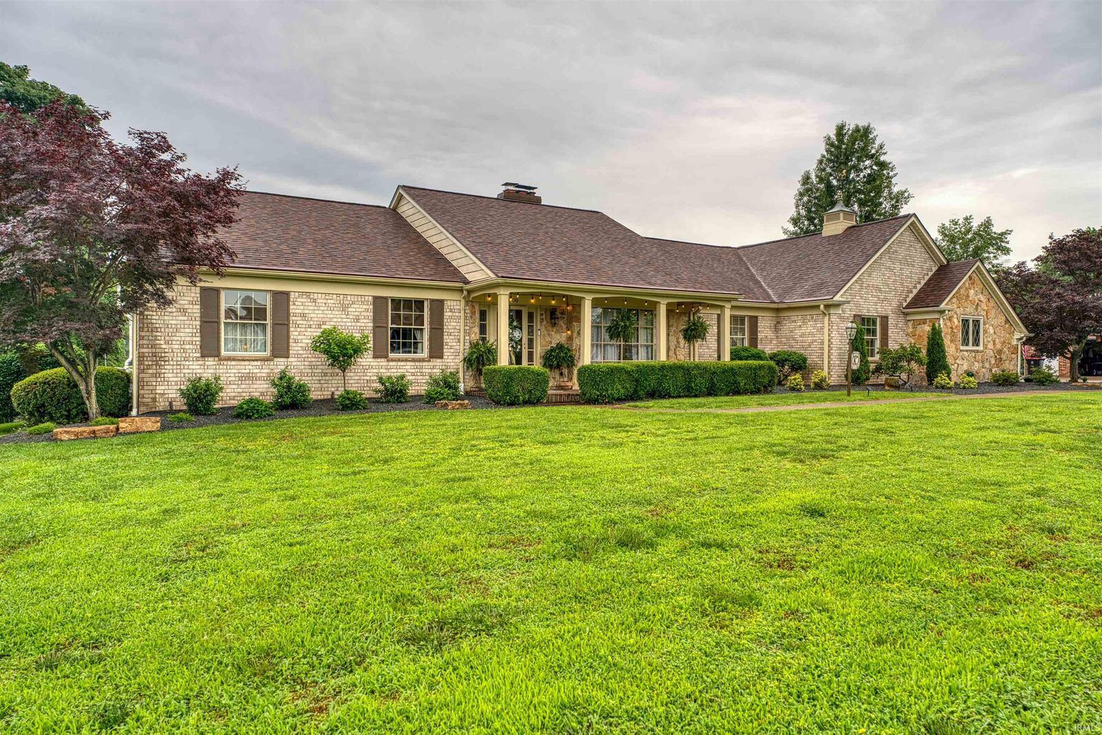 Property Photo:  2000 Greenbrier Drive  IN 47620 