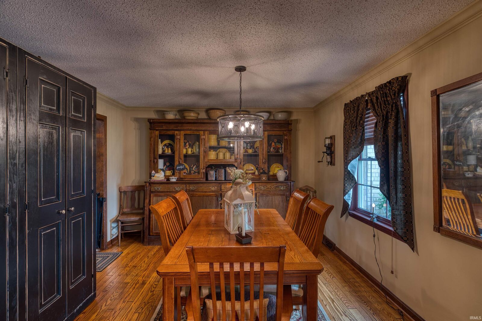 Property Photo:  2000 Greenbrier Drive  IN 47620 